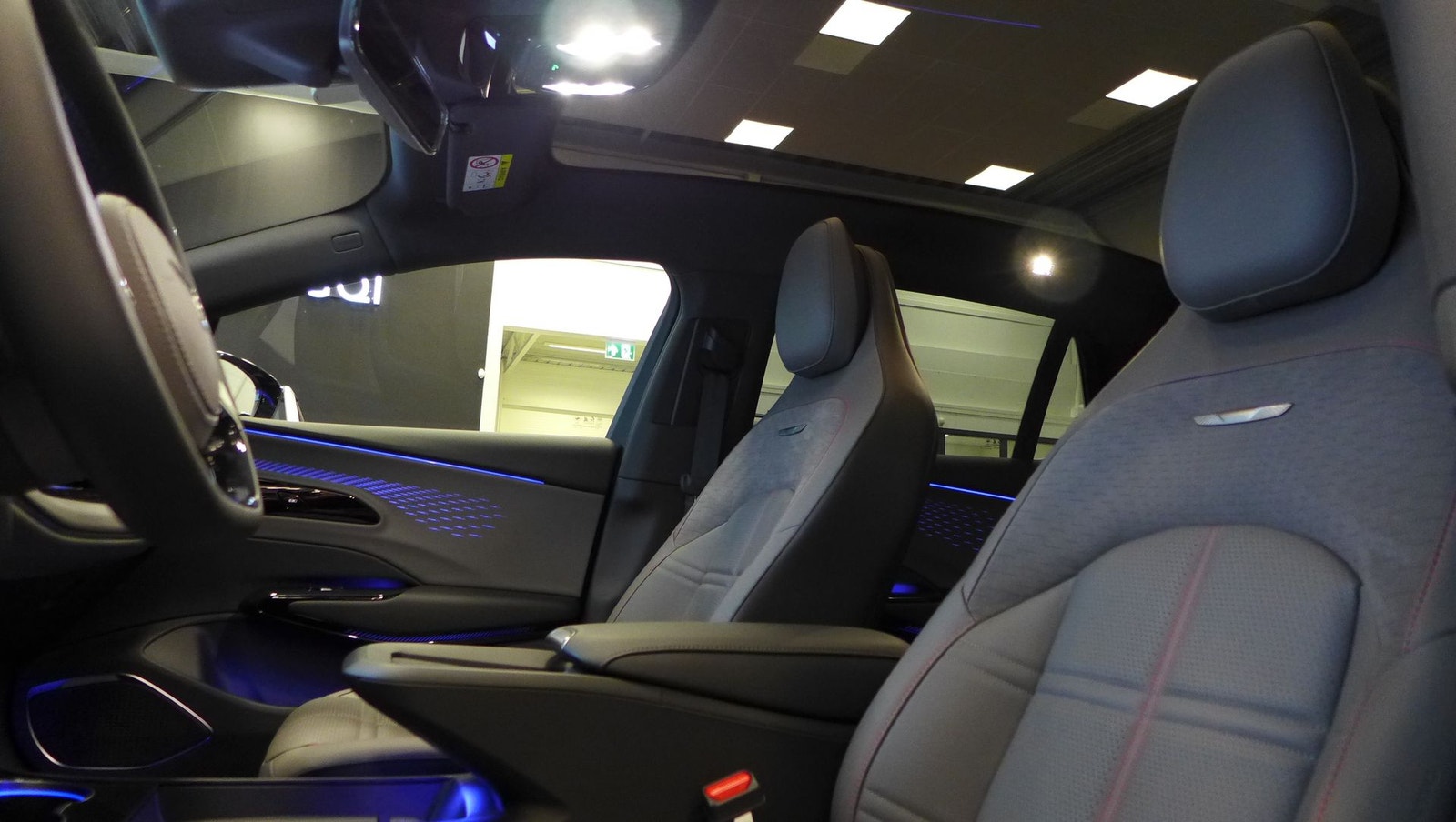 Hongqi EH7 111 kWh AWD, 619hp, 2025