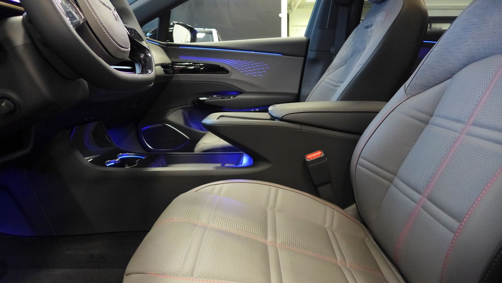 Hongqi EH7 111 kWh AWD, 619hp, 2025