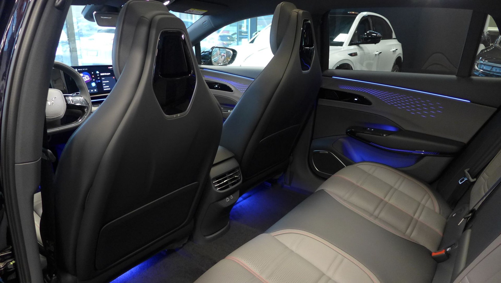Hongqi EH7 111 kWh AWD, 619hp, 2025