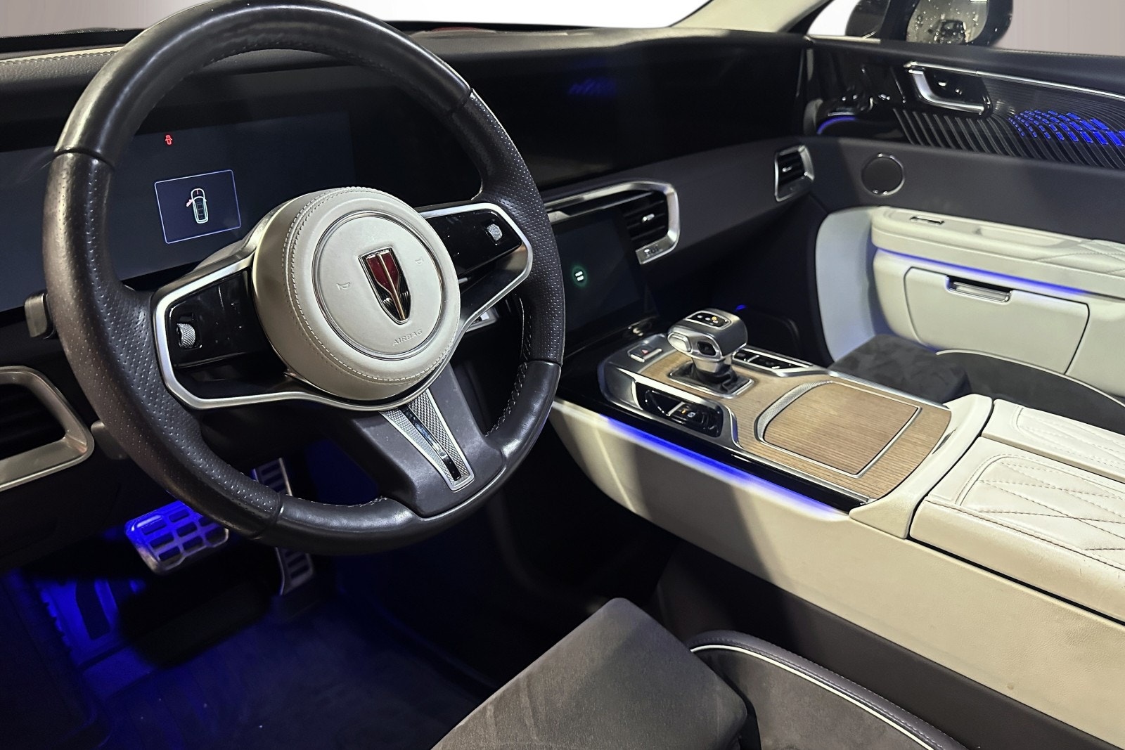 Hongqi E-HS9 Premium 99 kWh AWD, 551ps, 2022