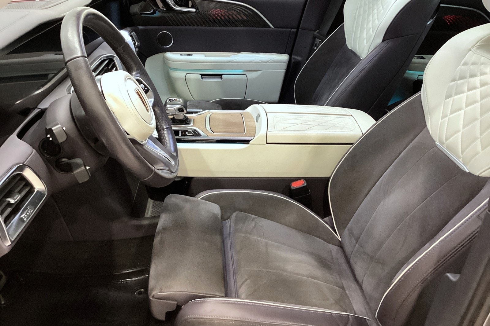 Hongqi E-HS9 Premium 99 kWh AWD, 551ps, 2022