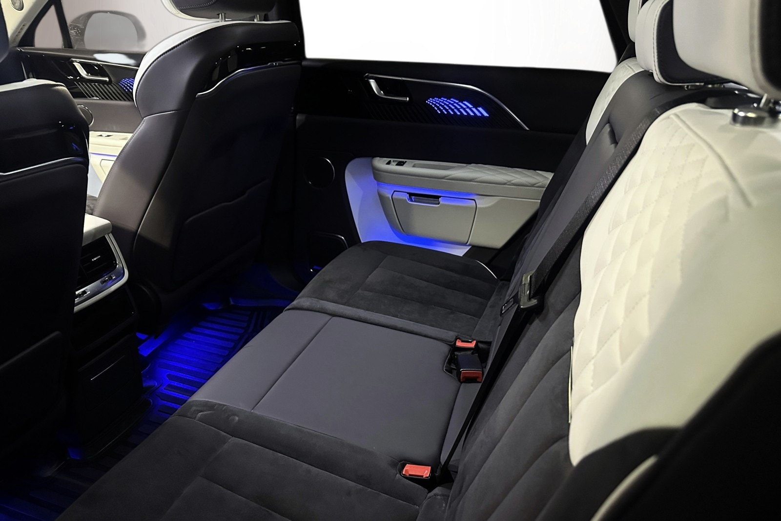 Hongqi E-HS9 Premium 99 kWh AWD, 551ps, 2022