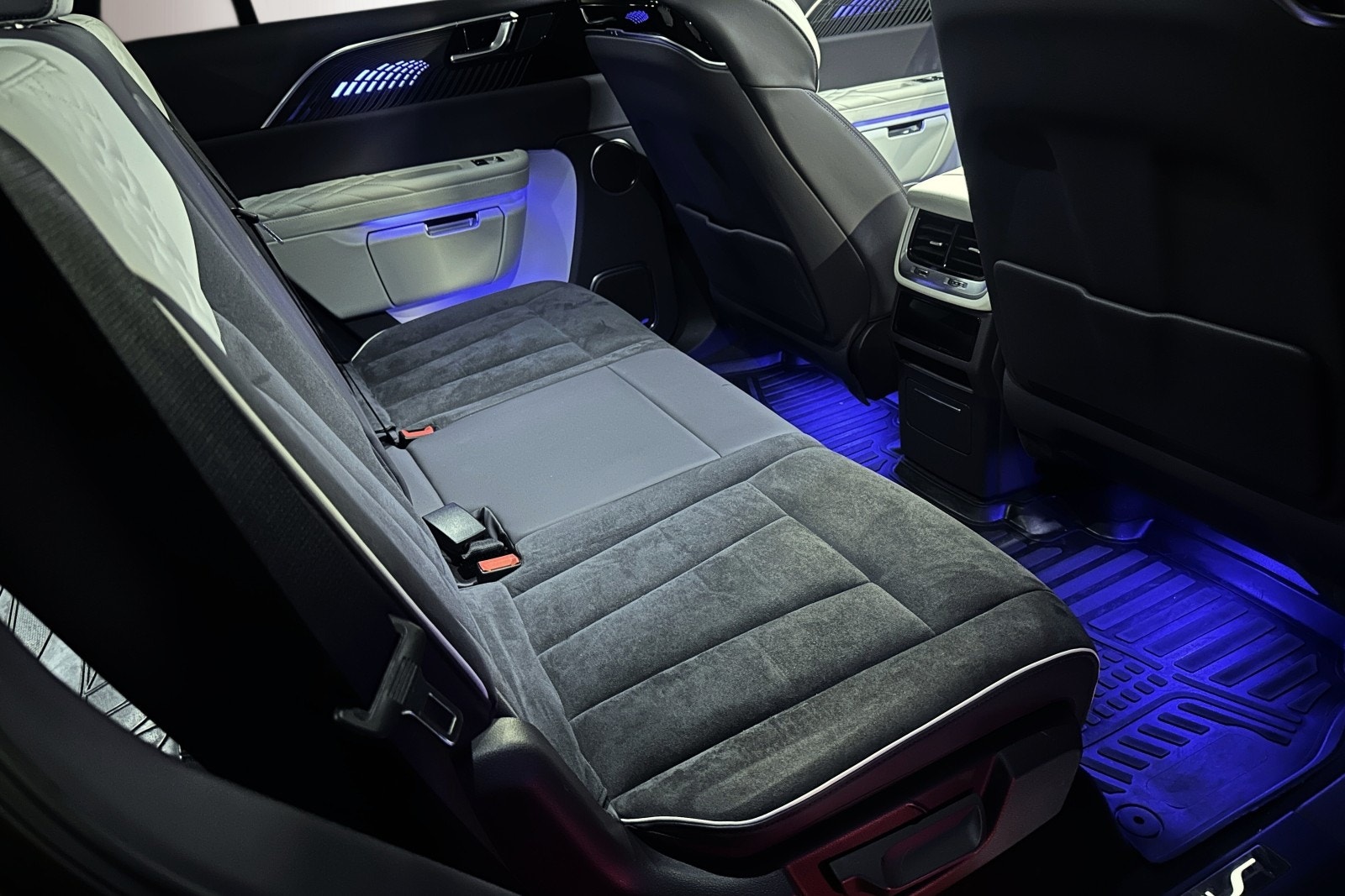 Hongqi E-HS9 Premium 99 kWh AWD, 551ps, 2022
