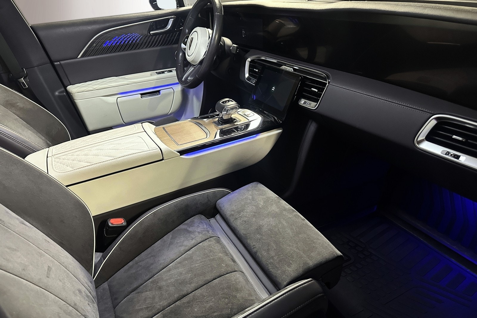 Hongqi E-HS9 Premium 99 kWh AWD, 551ps, 2022