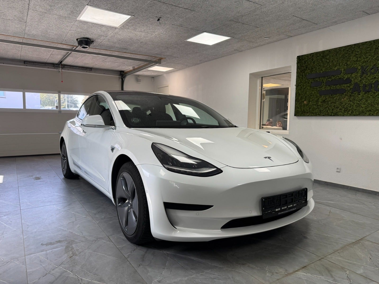 Tesla Model 3 Standard Range Plus, 283ps, 2020
