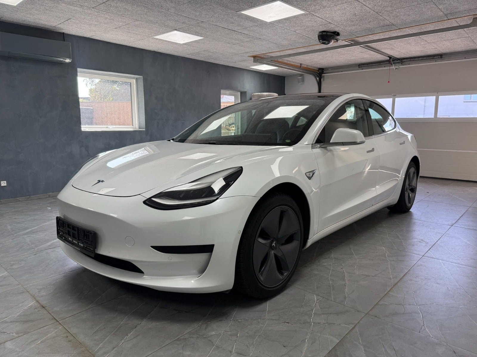 Tesla Model 3 Standard Range Plus, 283ps, 2020