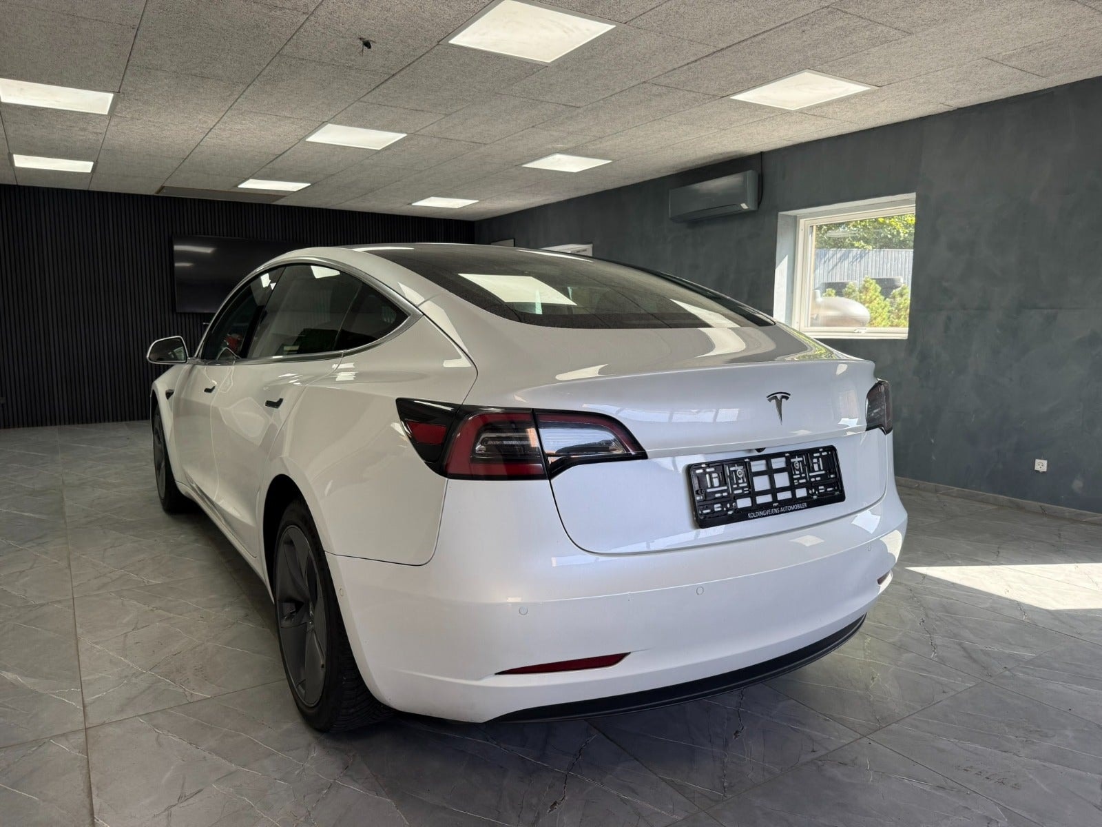 Tesla Model 3 Standard Range Plus, 283ps, 2020