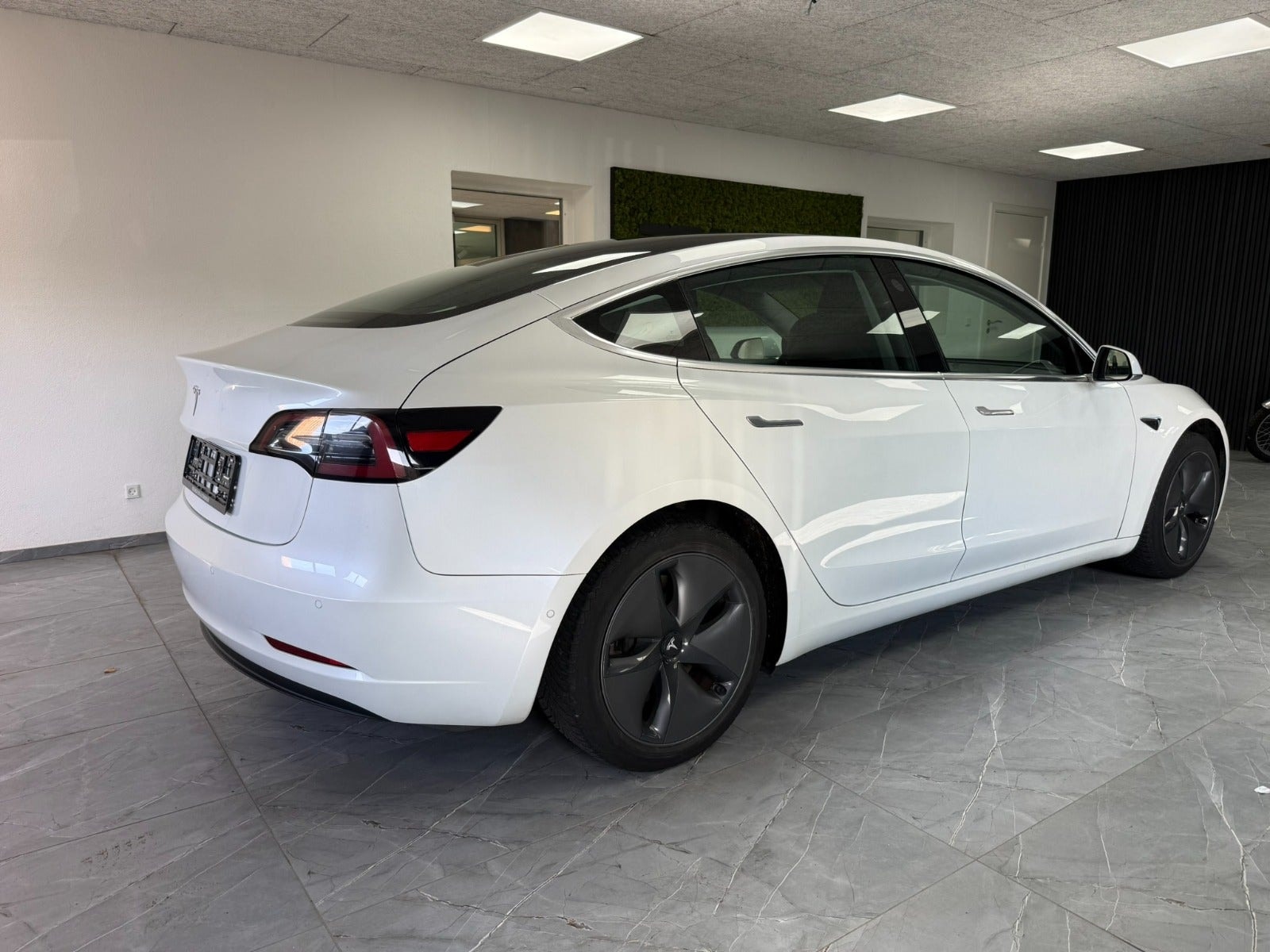 Tesla Model 3 Standard Range Plus, 283ps, 2020
