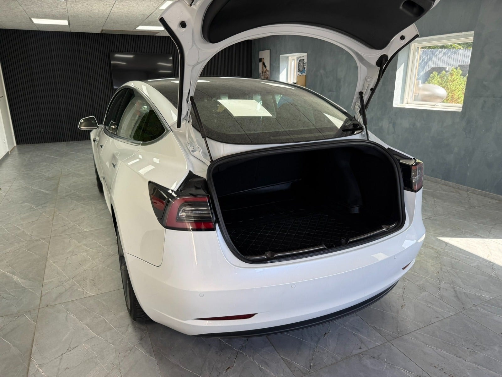 Tesla Model 3 Standard Range Plus, 283ps, 2020