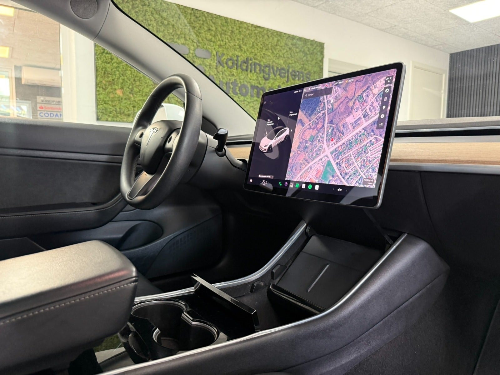 Tesla Model 3 Standard Range Plus, 283ps, 2020