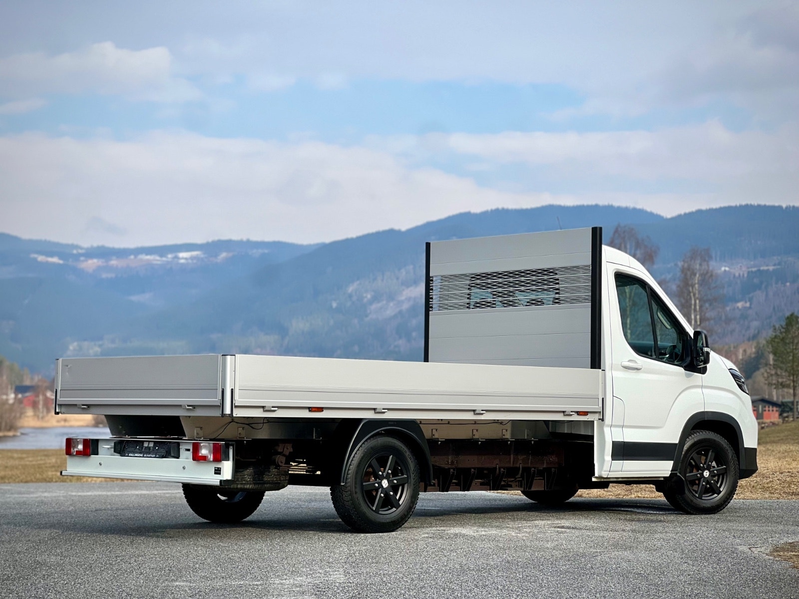 Maxus e-Deliver 9 Chassis Cab 65 kWh, 204ps, 2025