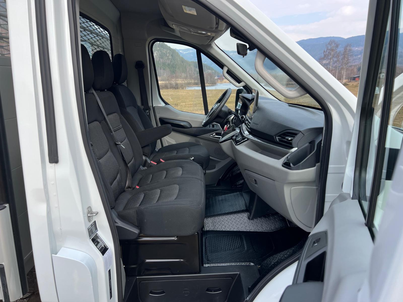 Maxus e-Deliver 9 Chassis Cab 65 kWh, 204ps, 2025