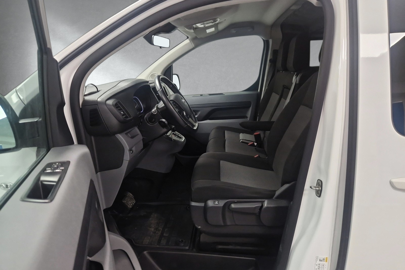 Opel Vivaro-e Panel Van, 136ps, 2022