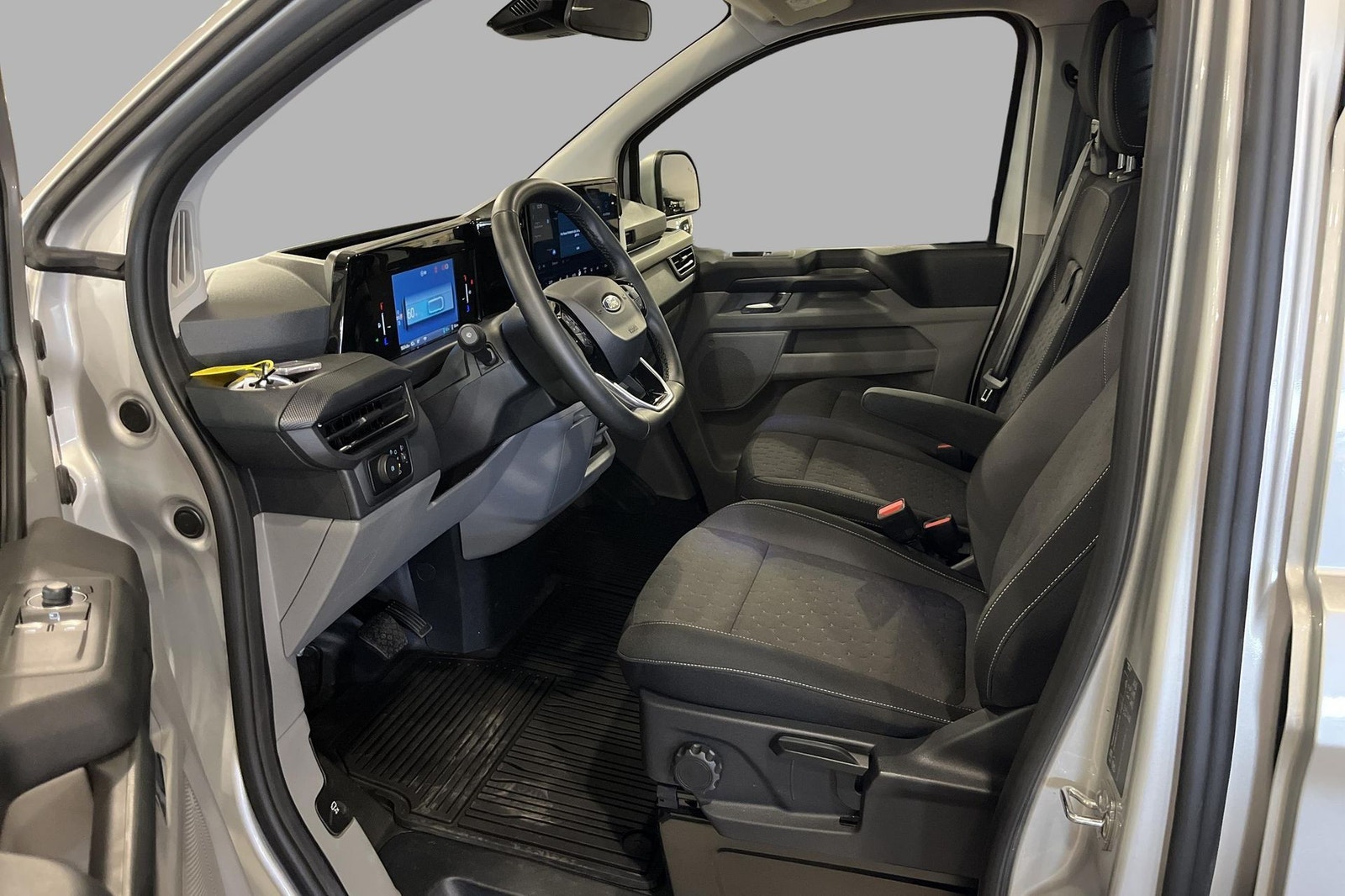 Ford E-Transit Custom 320 82.5 kWh, 218hp, 2024