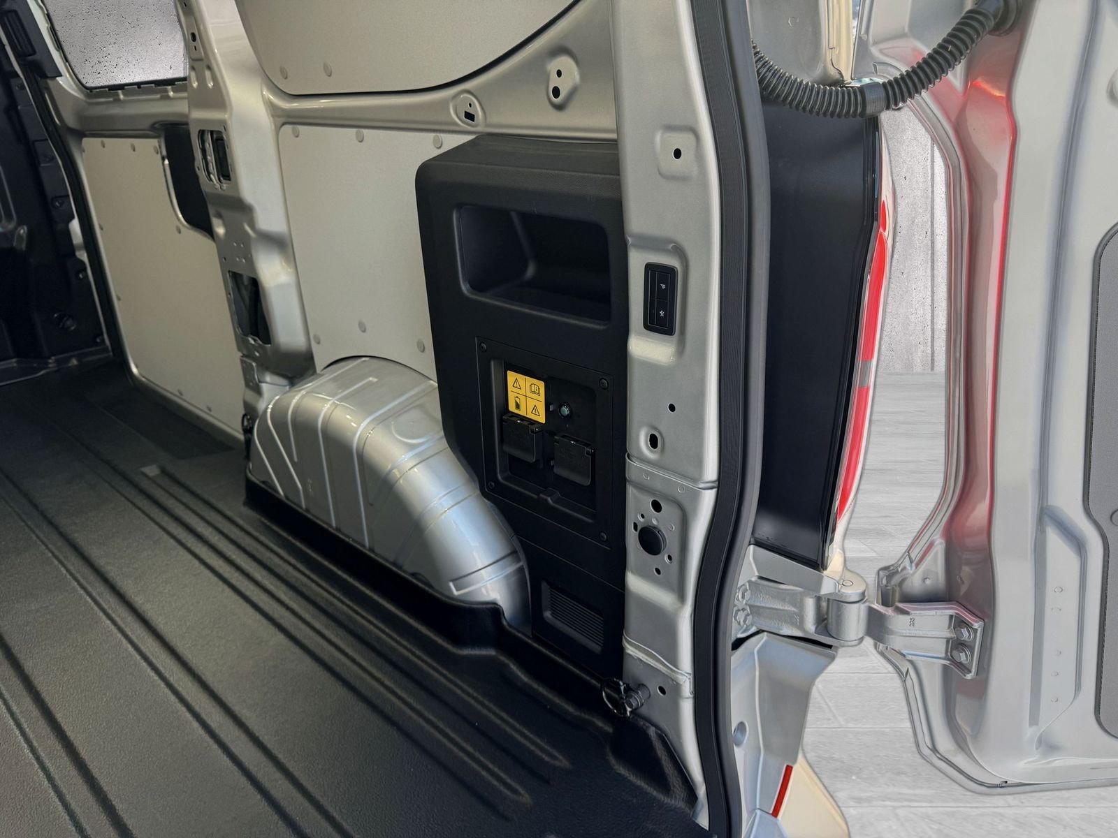 Ford E-Transit Custom 320 82.5 kWh, 218hp, 2024
