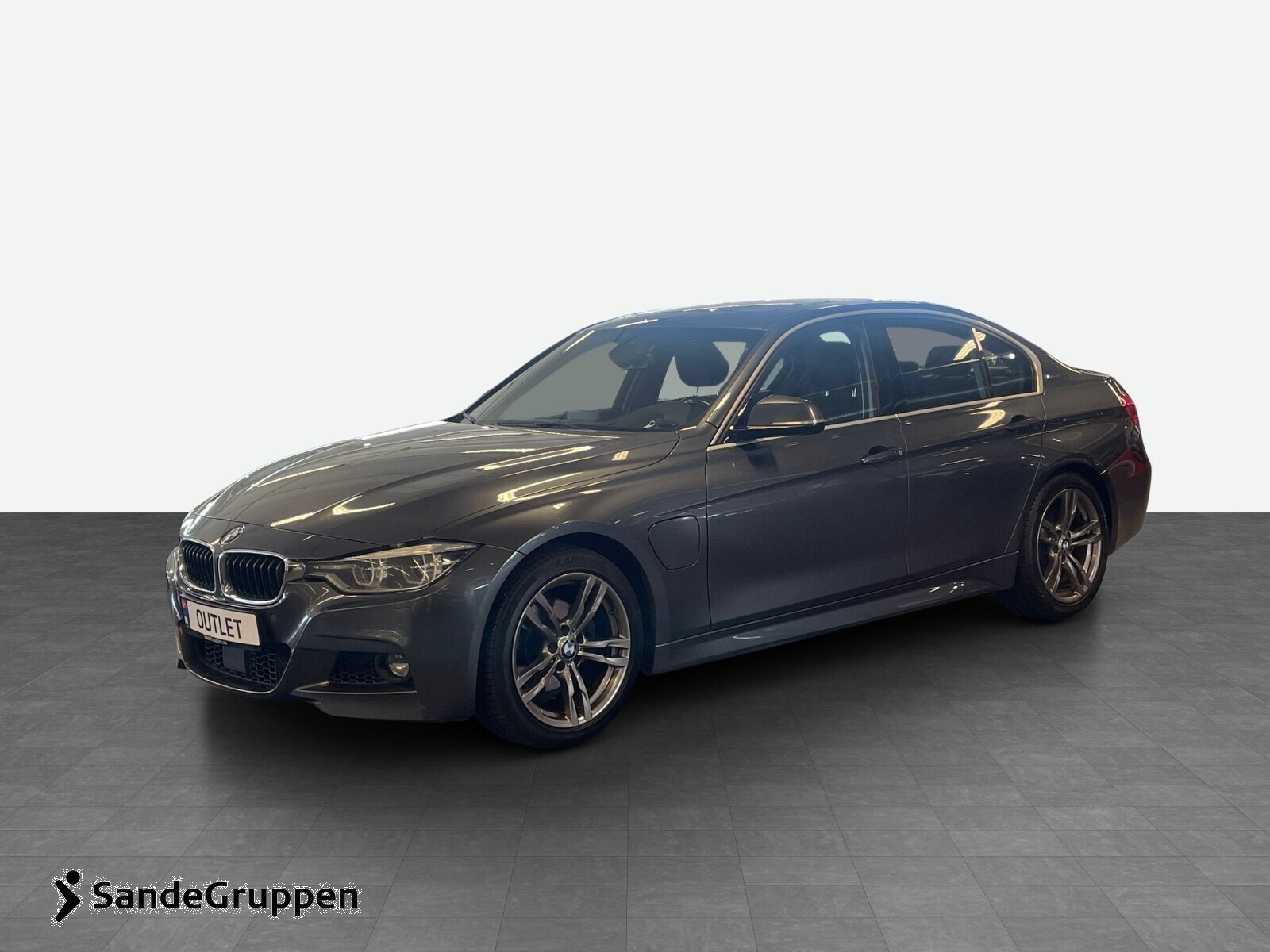 BMW 330e Sedan Steptronic, 252hp, 2016