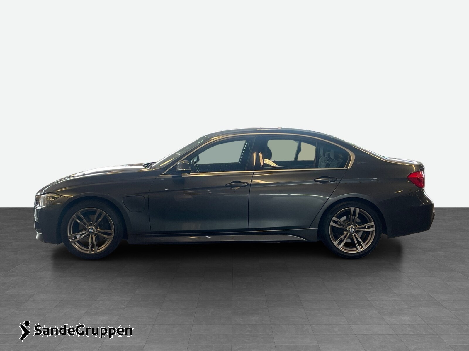 BMW 330e Sedan Steptronic, 252hp, 2016