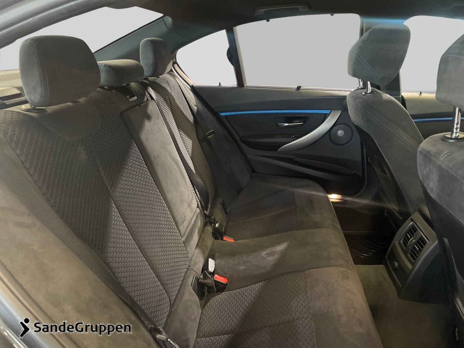 BMW 330e Sedan Steptronic, 252hp, 2016