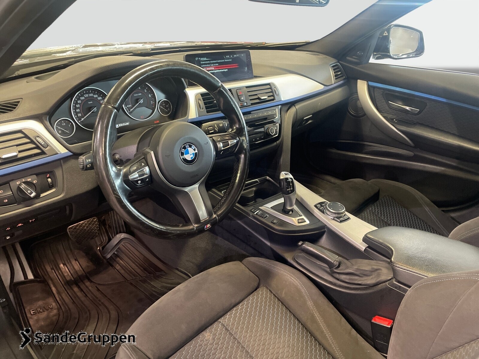 BMW 330e Sedan Steptronic, 252hp, 2016
