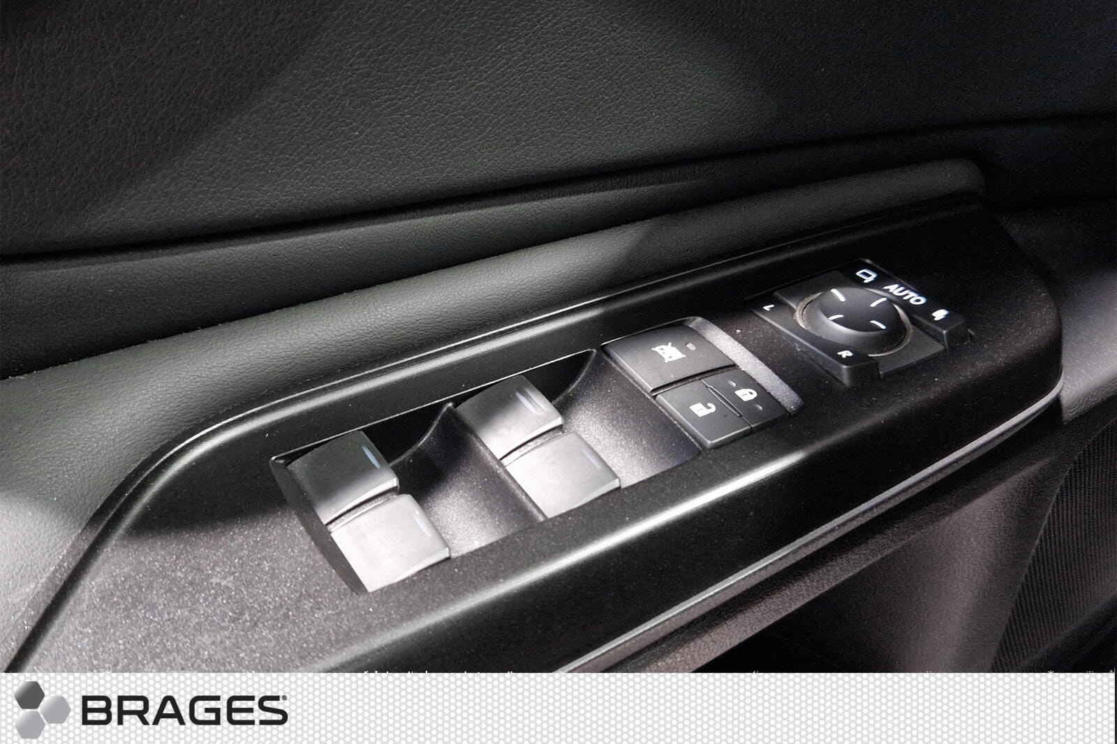 Lexus ES 300h 2.5 E-CVT, 218hp, 2019