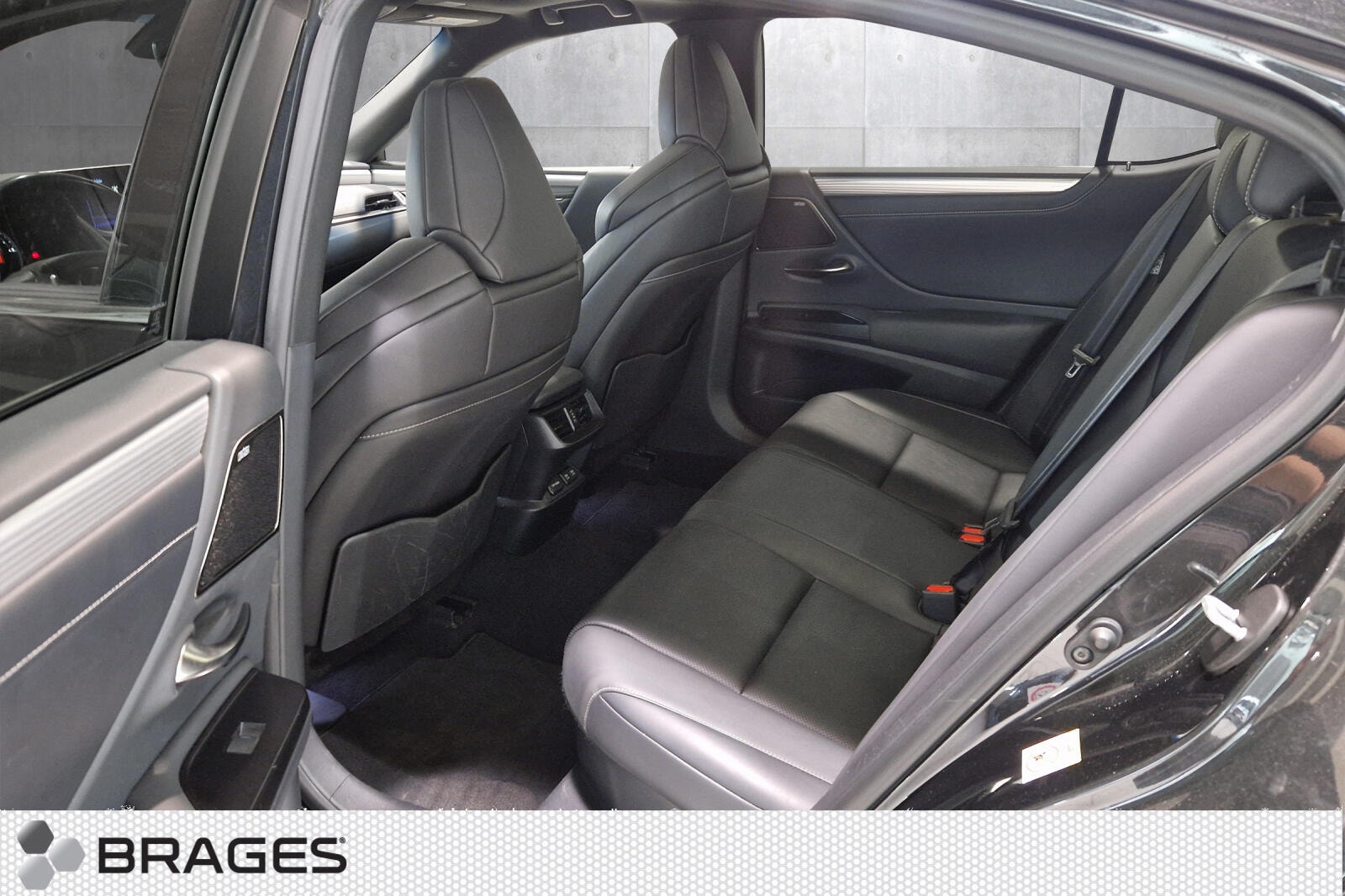 Lexus ES 300h 2.5 E-CVT, 218hp, 2019