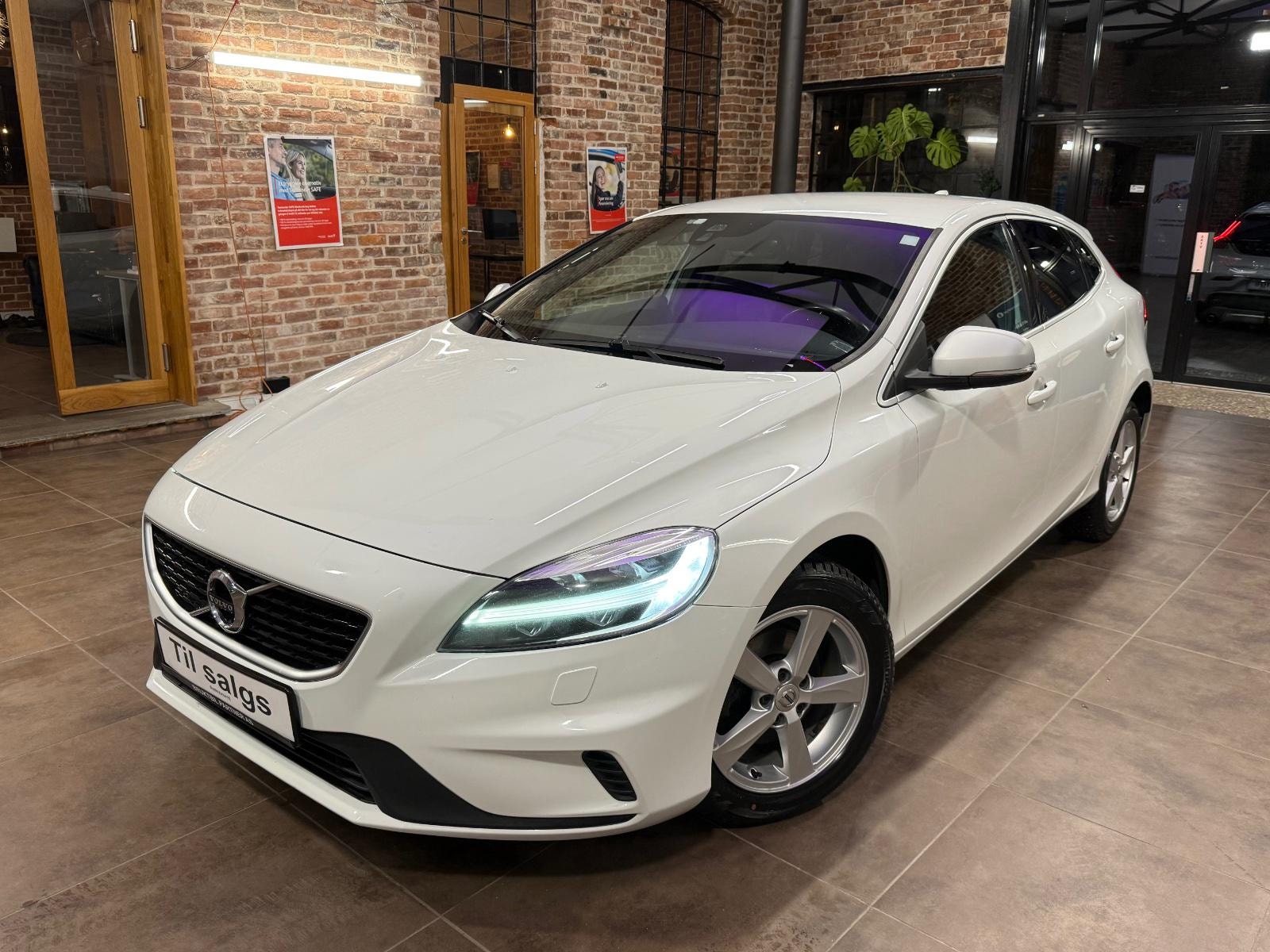 Volvo V40 D2 Manual, 6-trins, 120ps, 2017