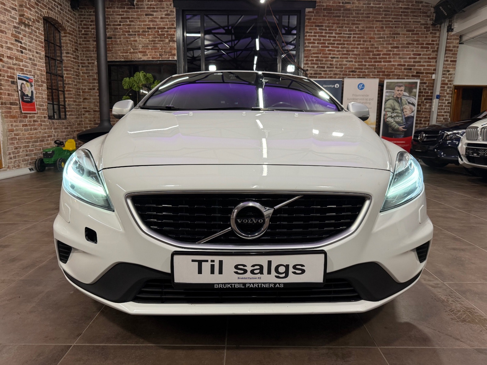 Volvo V40 D2 Manual, 6-trins, 120ps, 2017