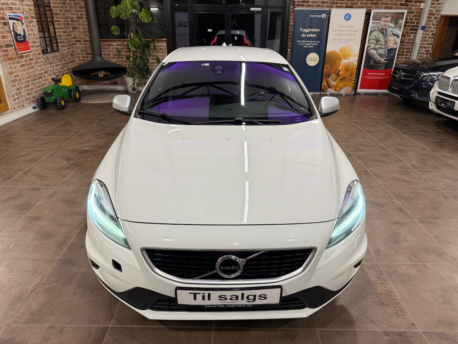 Volvo V40 D2 Manual, 6-trins, 120ps, 2017