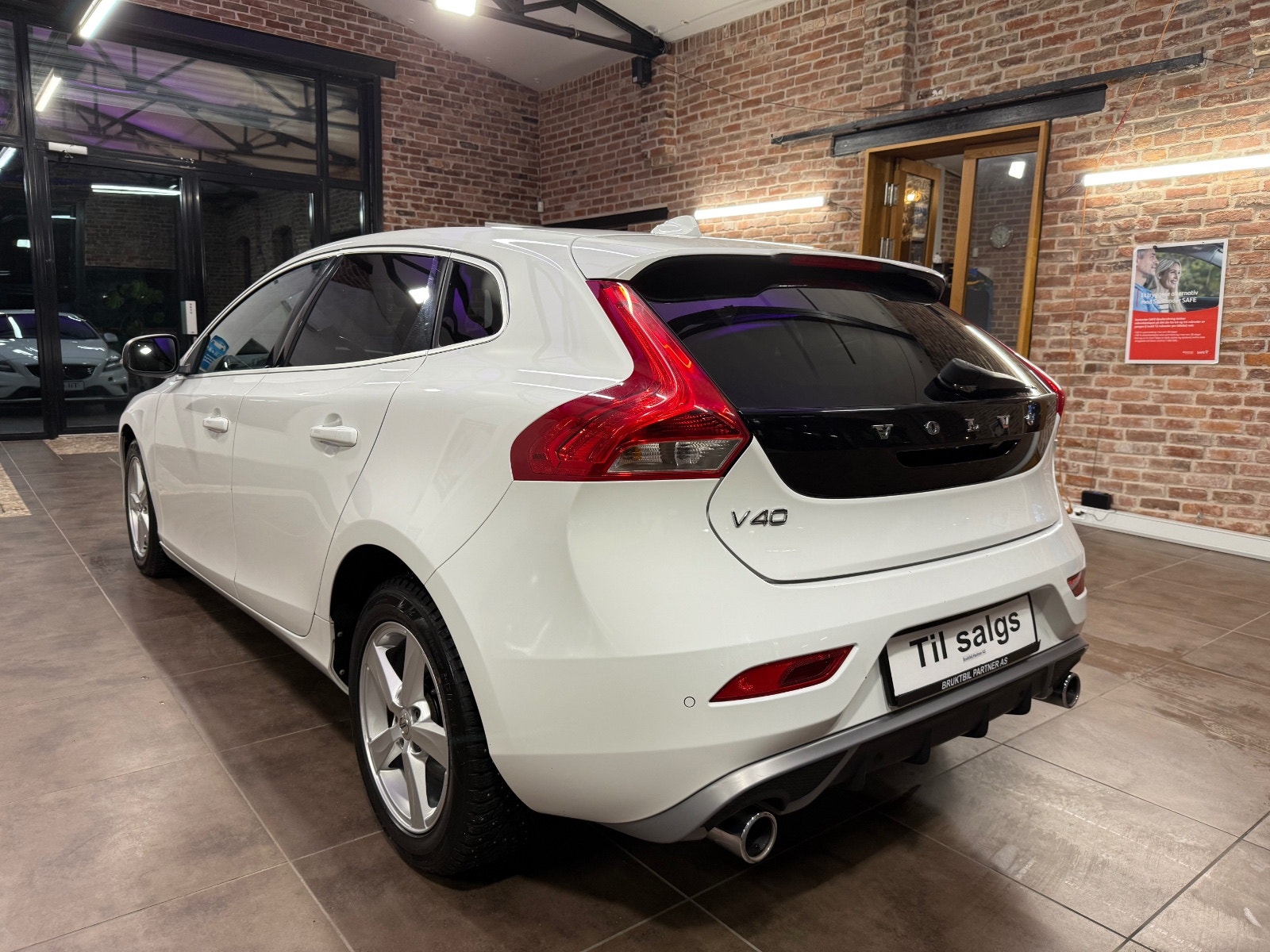 Volvo V40 D2 Manual, 6-trins, 120ps, 2017