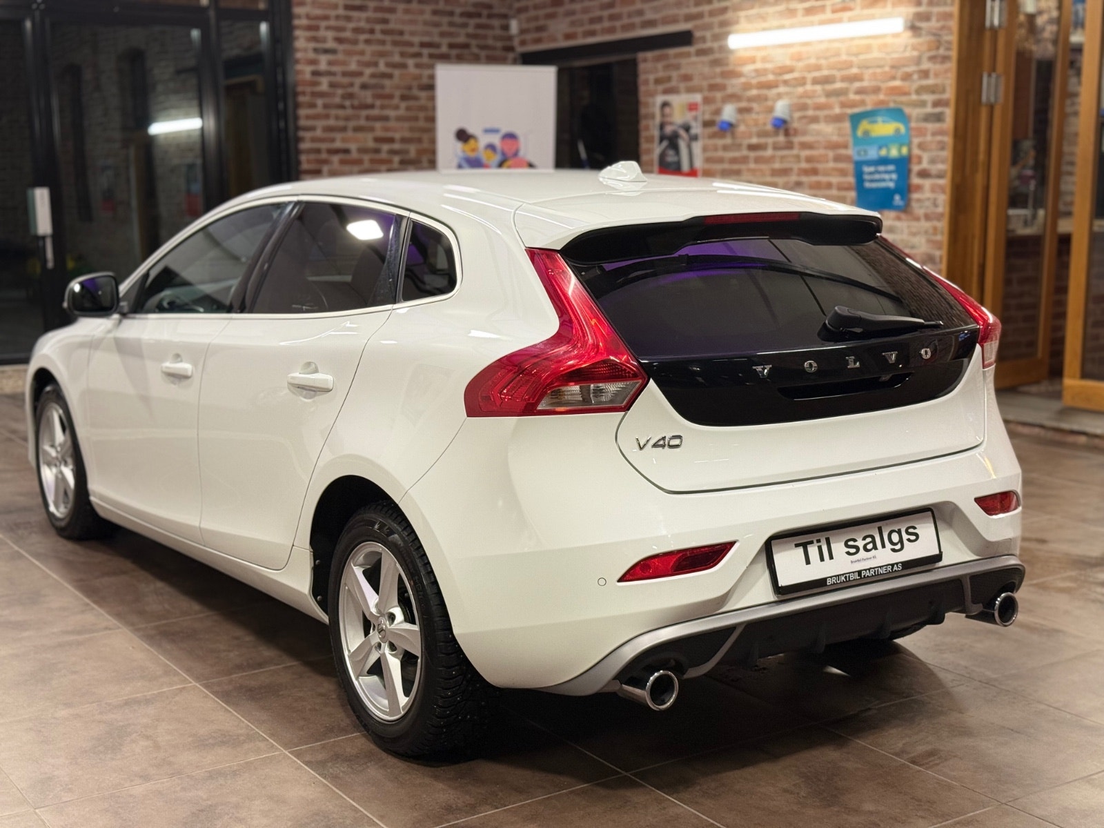 Volvo V40 D2 Manual, 6-trins, 120ps, 2017