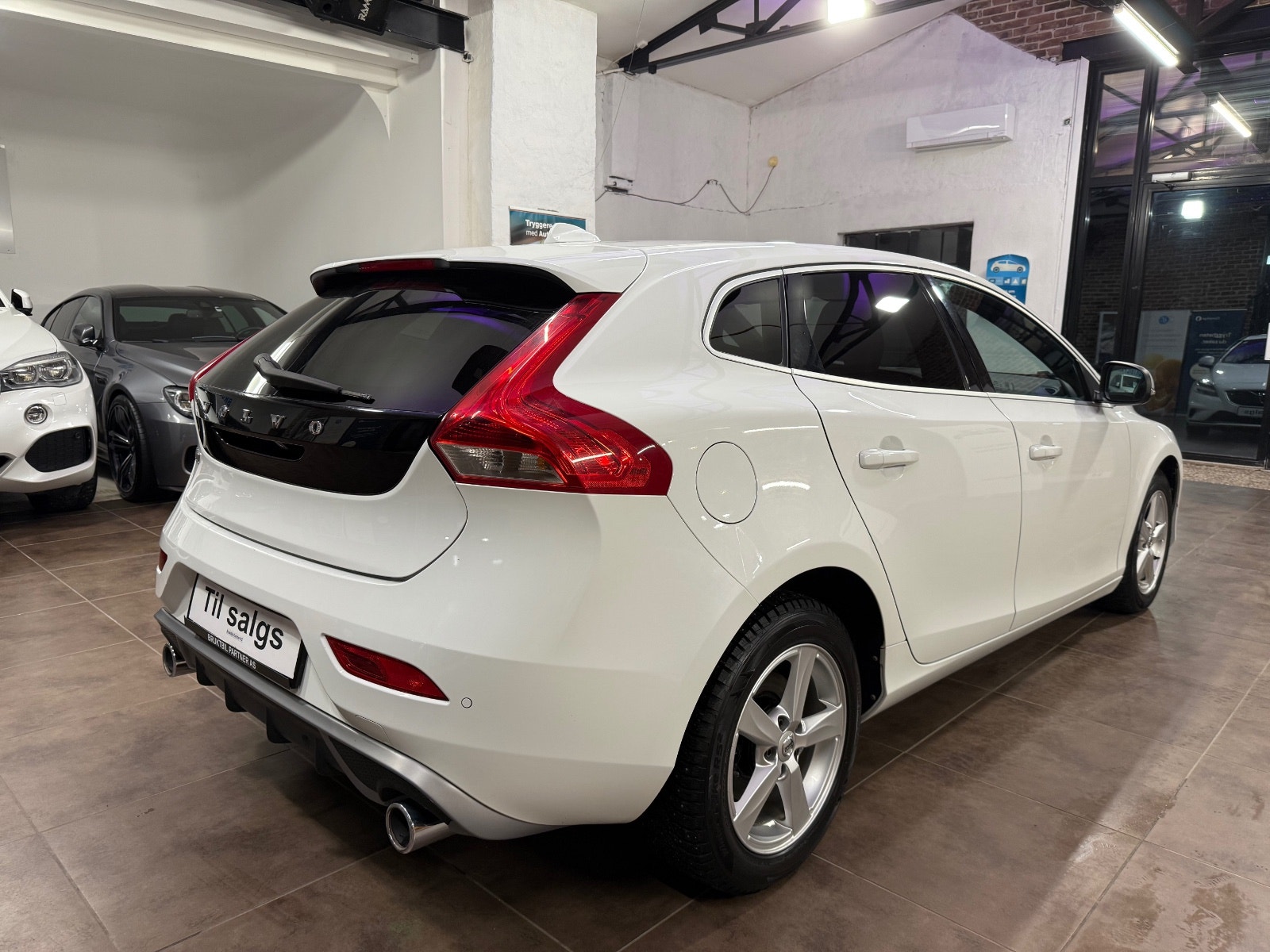Volvo V40 D2 Manual, 6-trins, 120ps, 2017