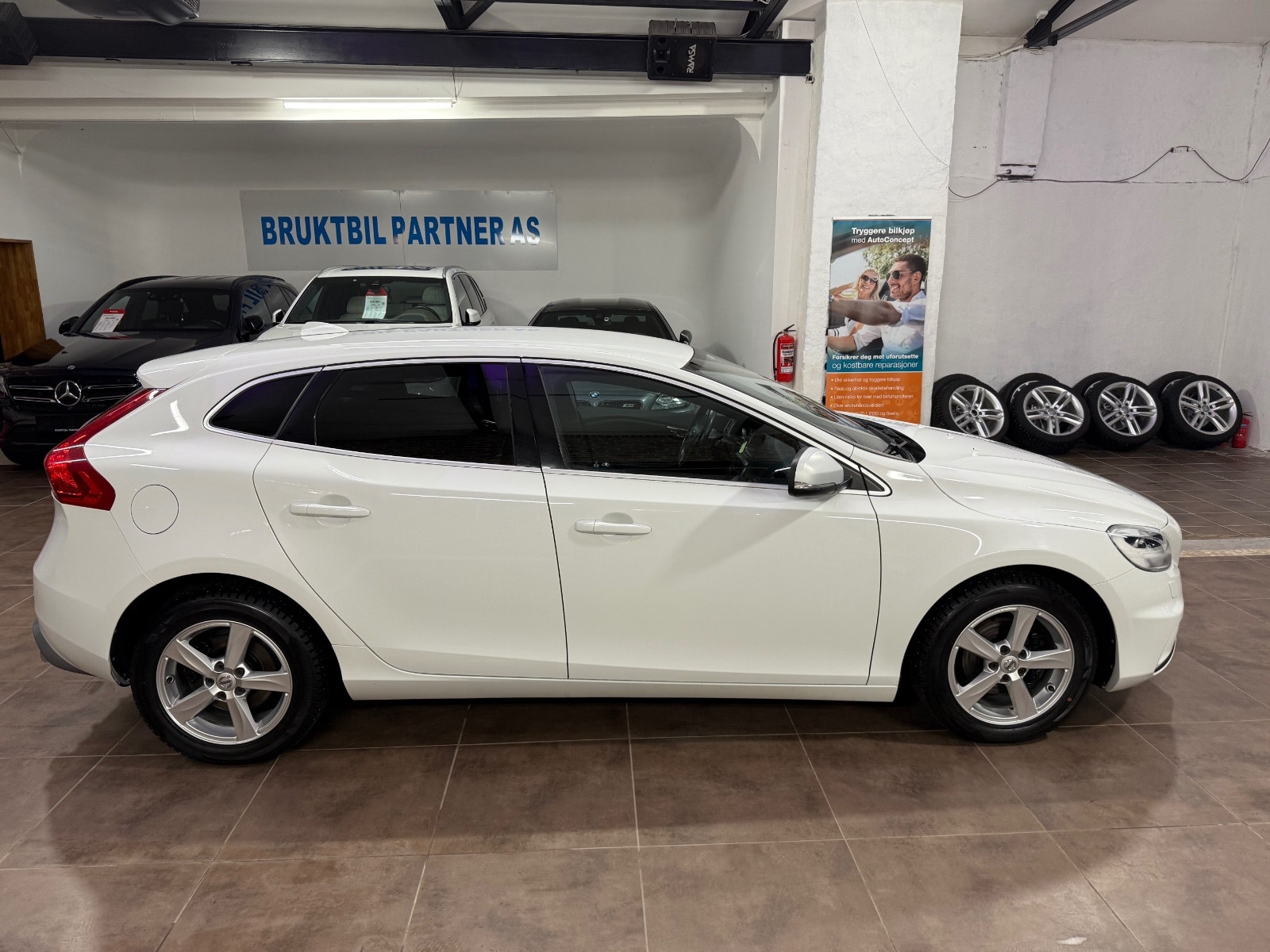 Volvo V40 D2 Manual, 6-trins, 120ps, 2017
