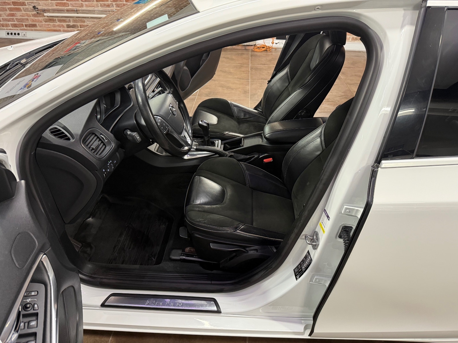 Volvo V40 D2 Manual, 6-trins, 120ps, 2017