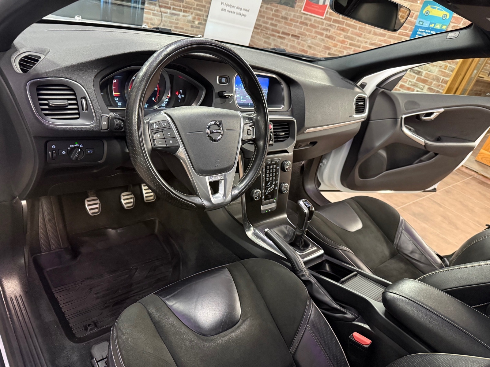 Volvo V40 D2 Manual, 6-trins, 120ps, 2017