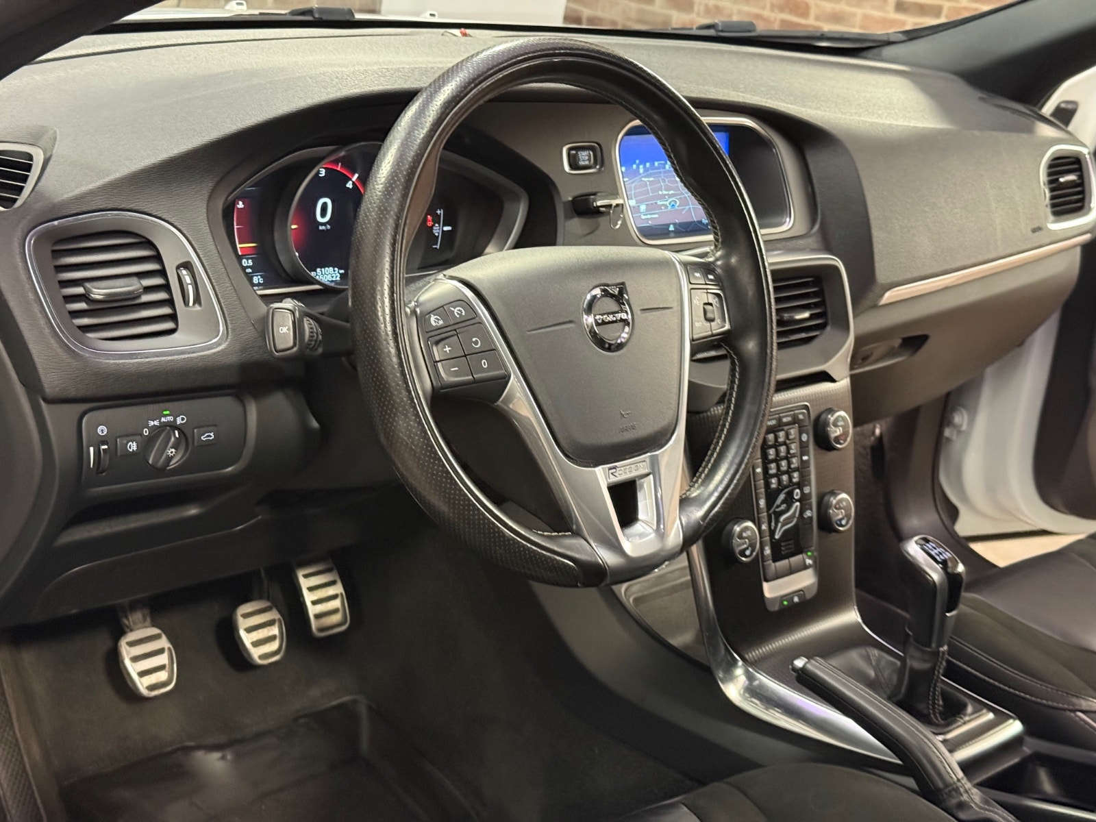 Volvo V40 D2 Manual, 6-trins, 120ps, 2017