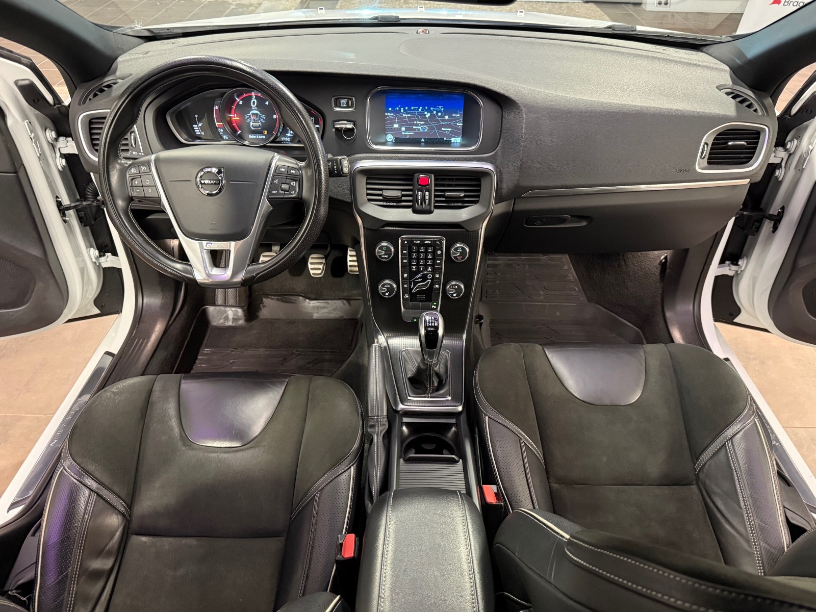 Volvo V40 D2 Manual, 6-trins, 120ps, 2017