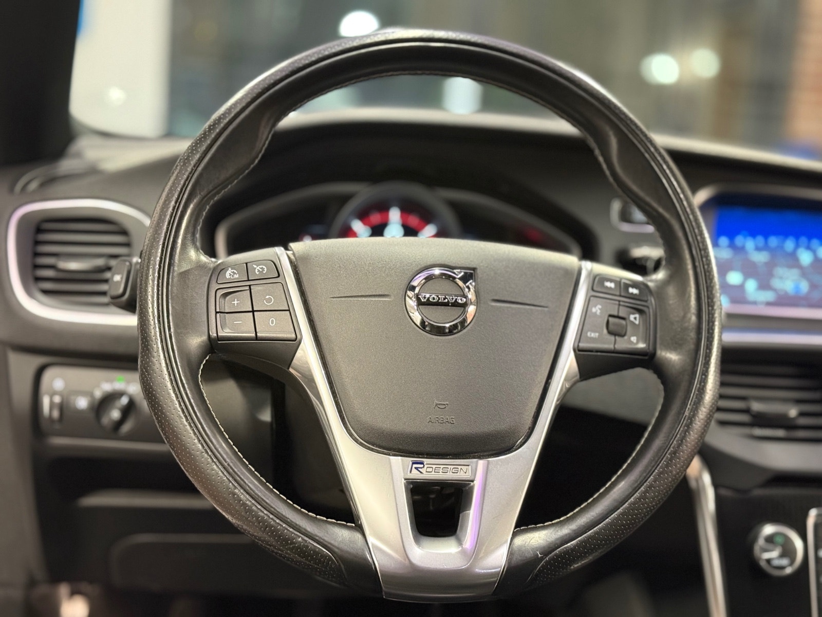 Volvo V40 D2 Manual, 6-trins, 120ps, 2017