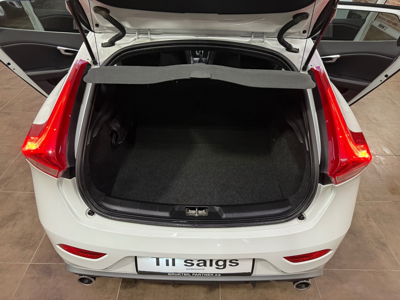 Volvo V40 D2 Manual, 6-trins, 120ps, 2017