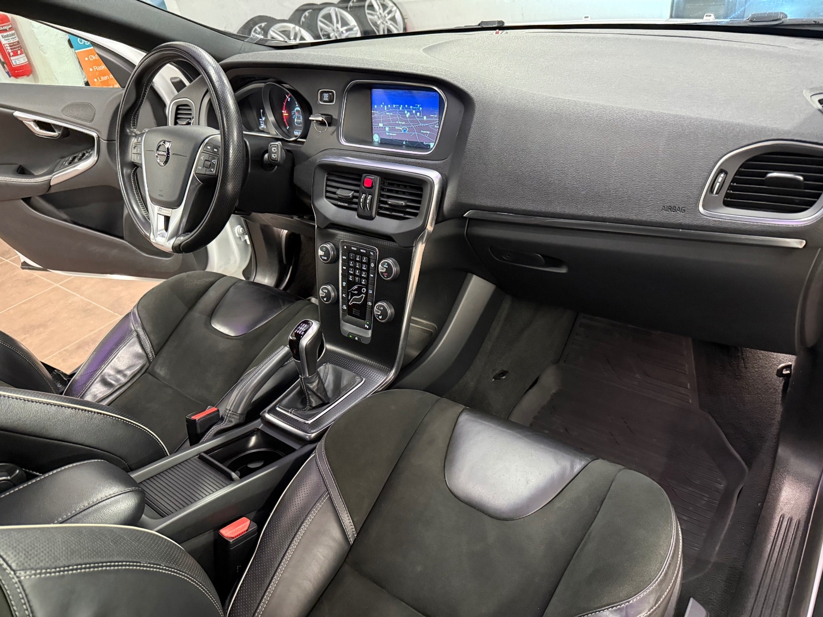 Volvo V40 D2 Manual, 6-trins, 120ps, 2017