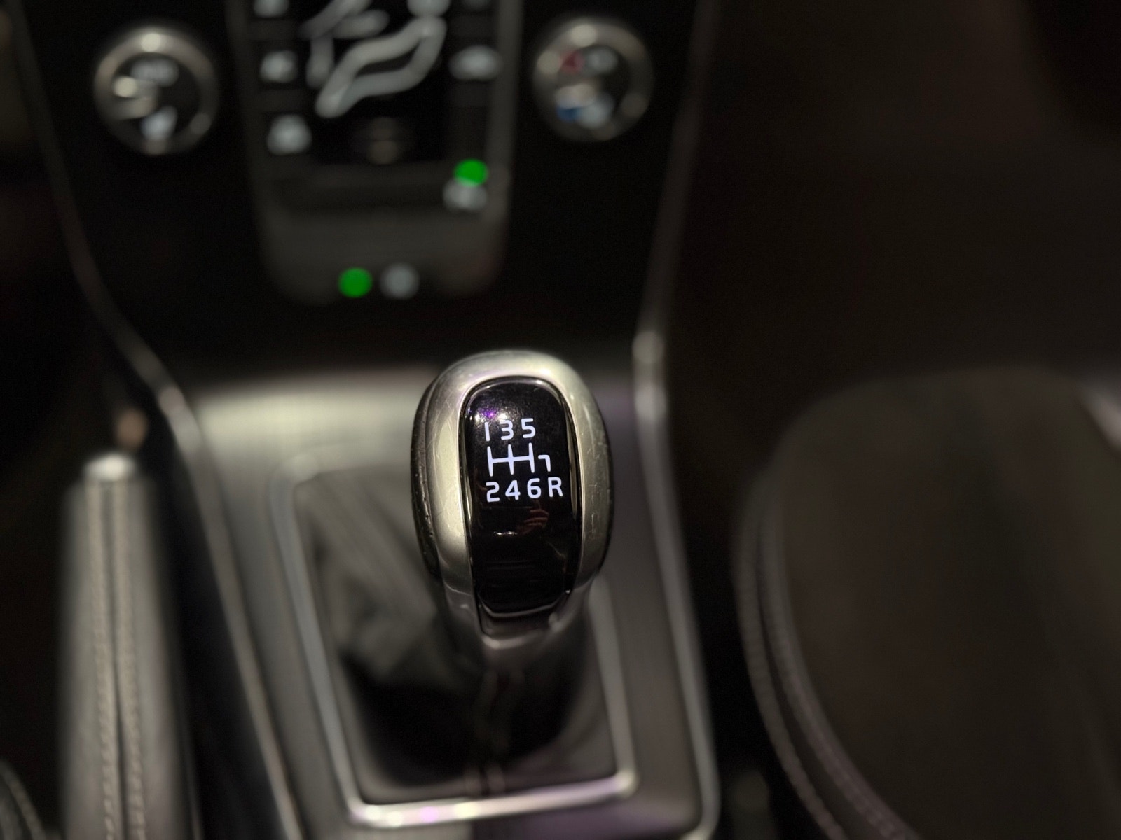 Volvo V40 D2 Manual, 6-trins, 120ps, 2017