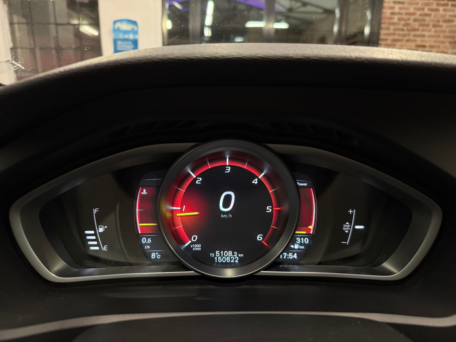 Volvo V40 D2 Manual, 6-trins, 120ps, 2017