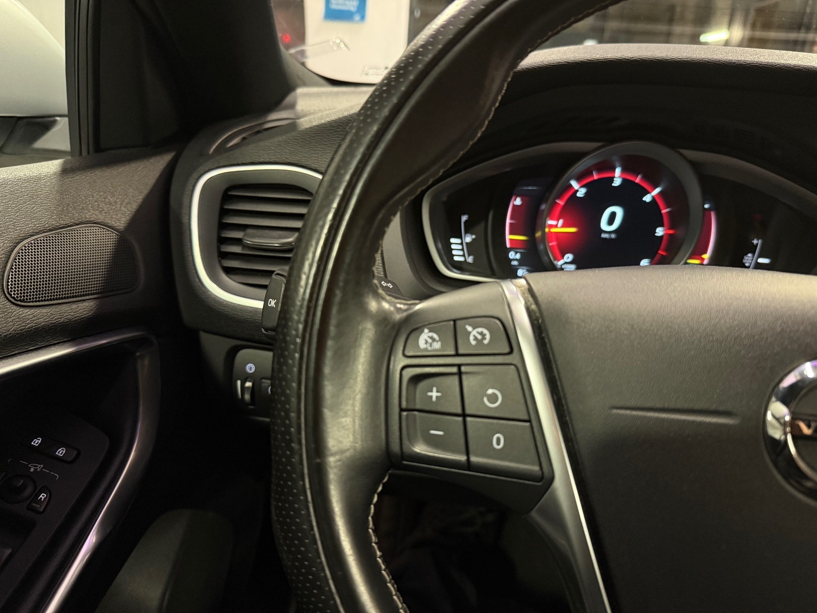Volvo V40 D2 Manual, 6-trins, 120ps, 2017