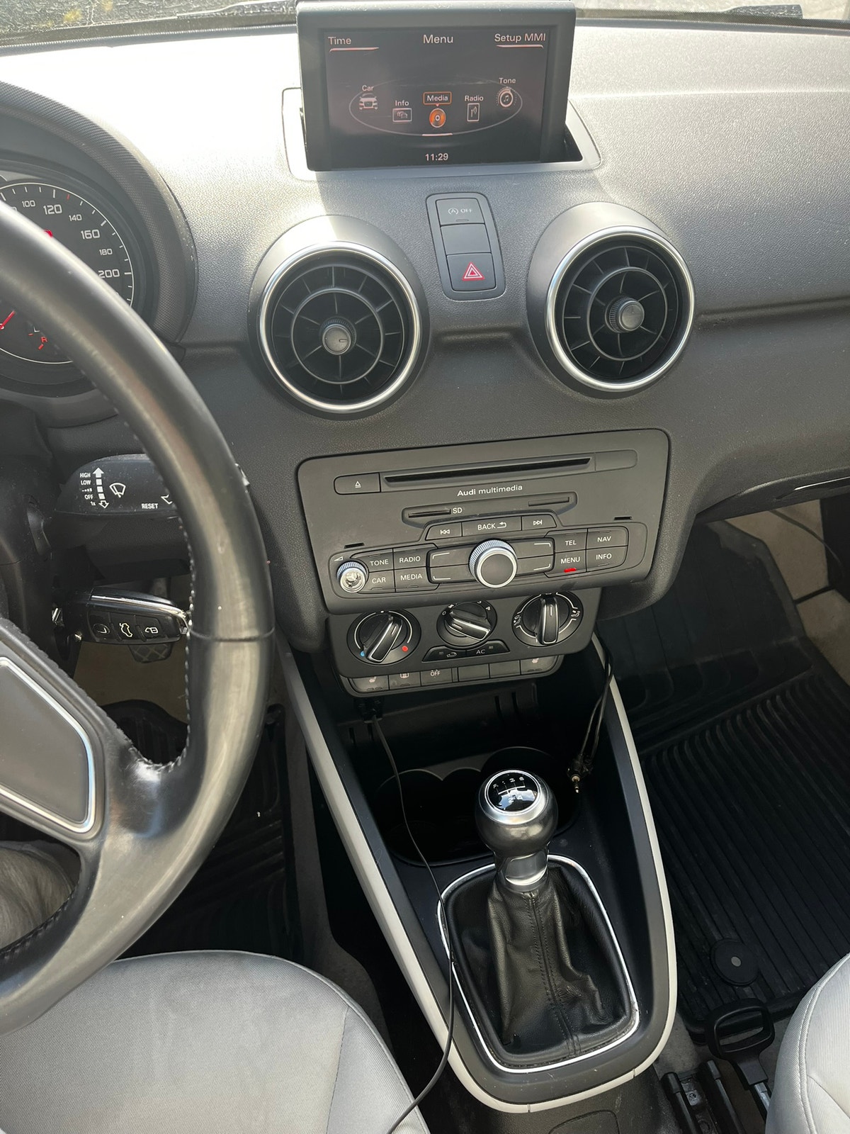 Audi A1 1.6 TDI  Manual, 5-trins, 105ps, 2011