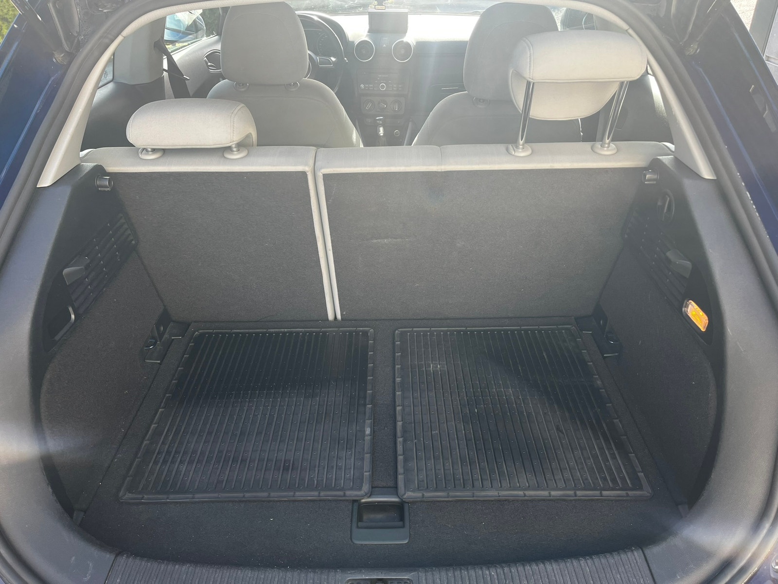 Audi A1 1.6 TDI  Manual, 5-trins, 105ps, 2011