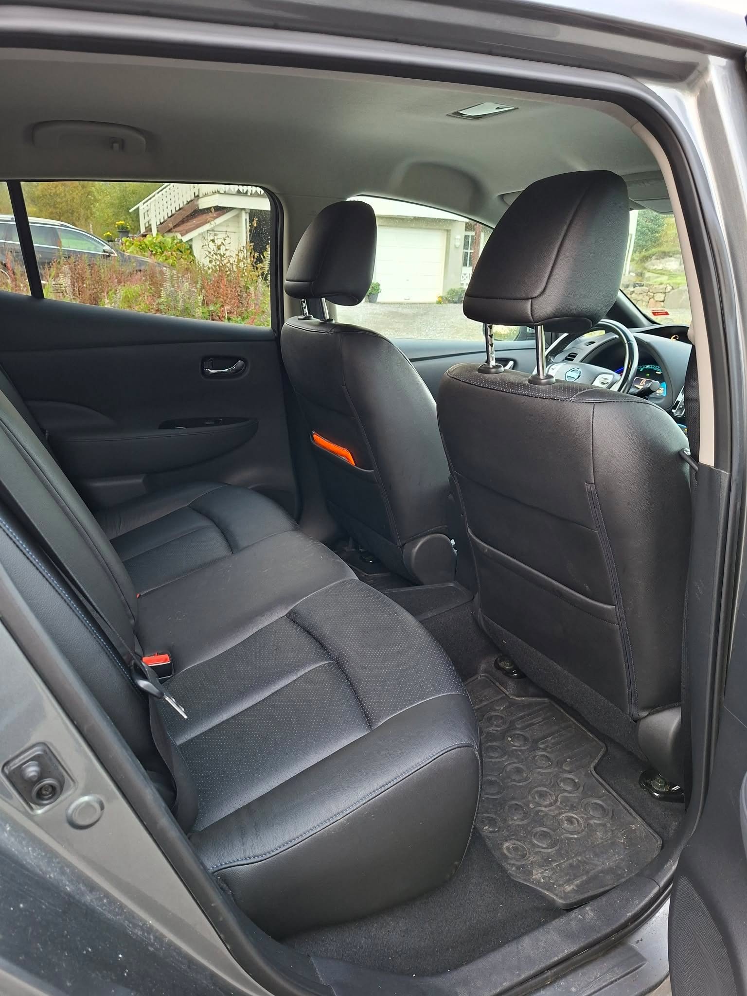 Nissan Leaf 24 kWh, 109ps, 2014
