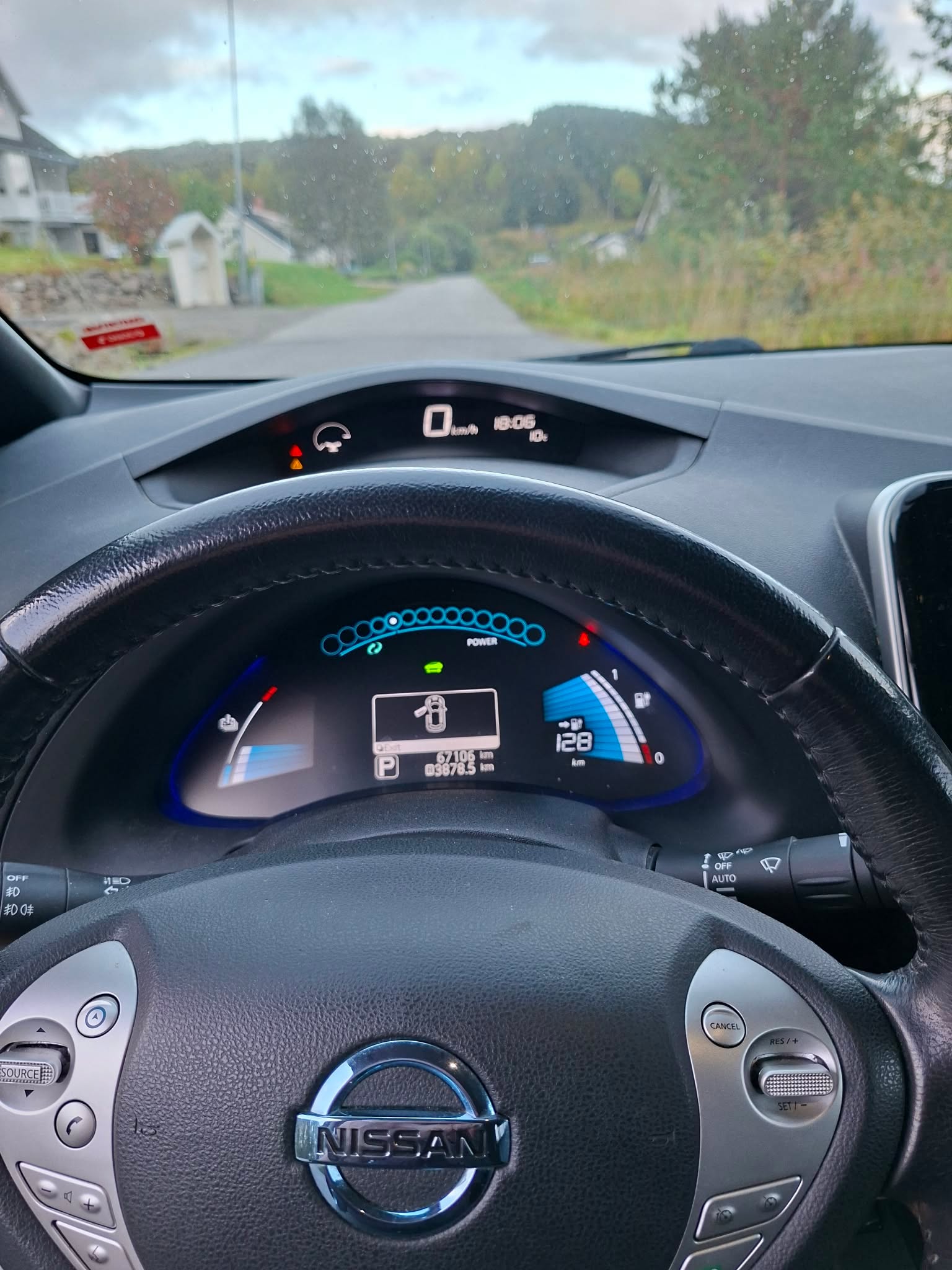 Nissan Leaf 24 kWh, 109ps, 2014