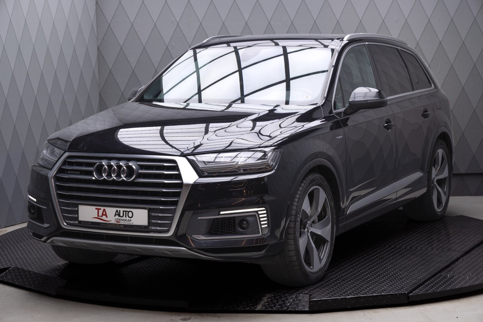 Audi Q7 e-Tron 3.0 TDI quattro TipTronic, 373hp, 2017