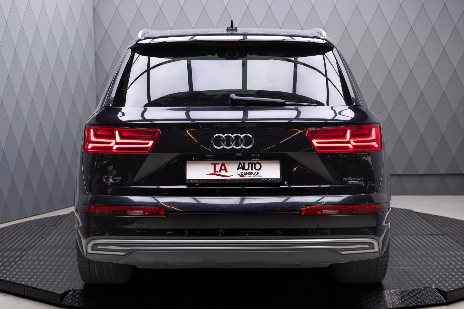 Audi Q7 e-Tron 3.0 TDI quattro TipTronic, 373hp, 2017