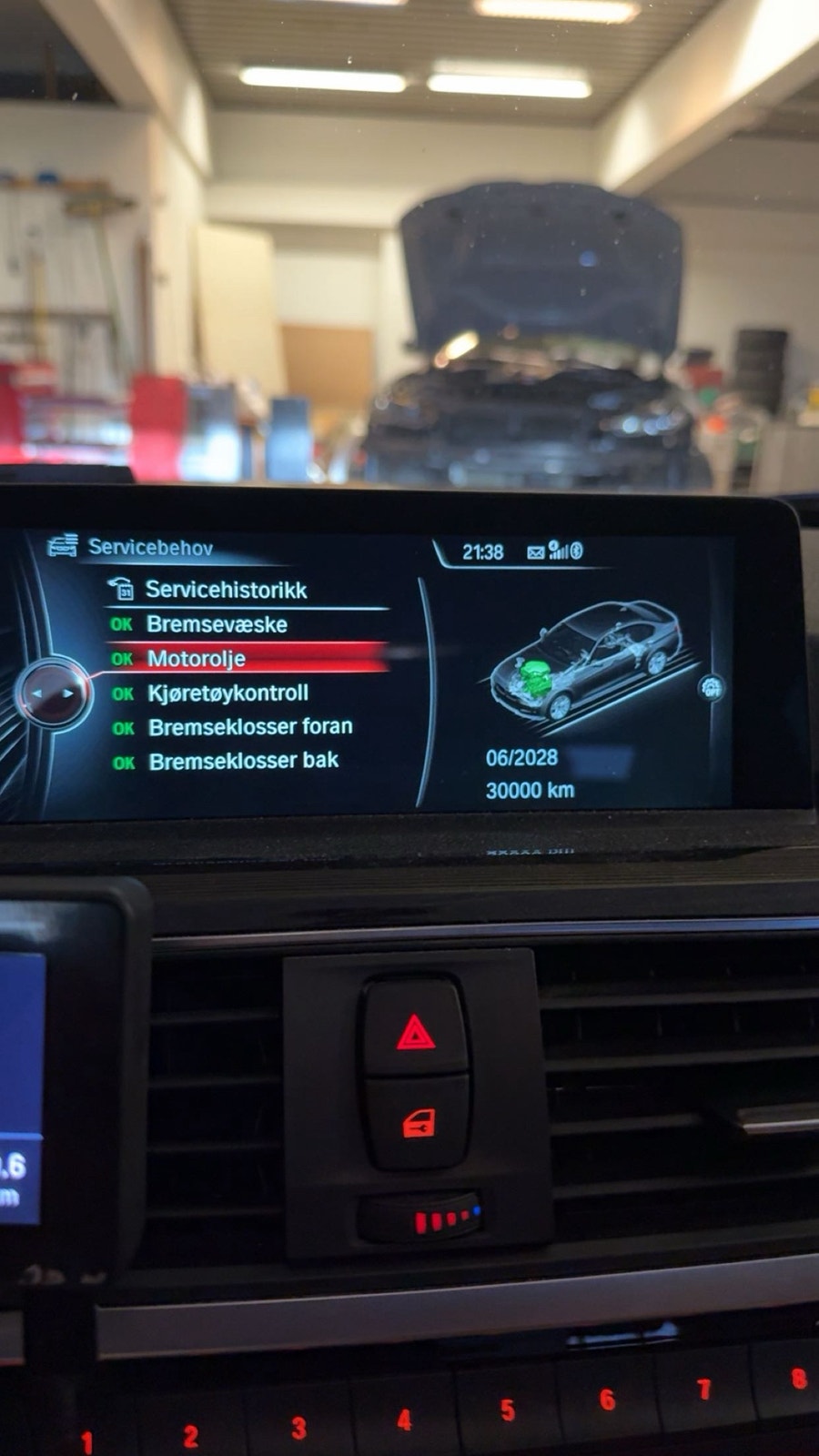 BMW 330e Sedan Steptronic, 252hp, 2016