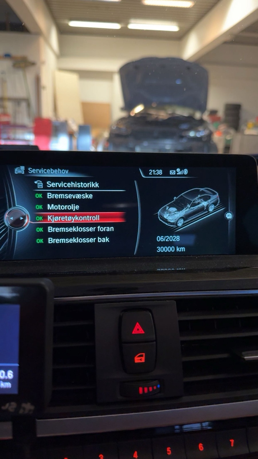 BMW 330e Sedan Steptronic, 252hp, 2016